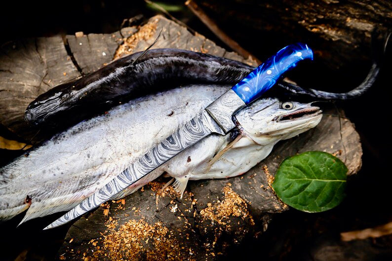 Custom Handmade Angling Knife – Damascus Steel Blade & Resin Handle