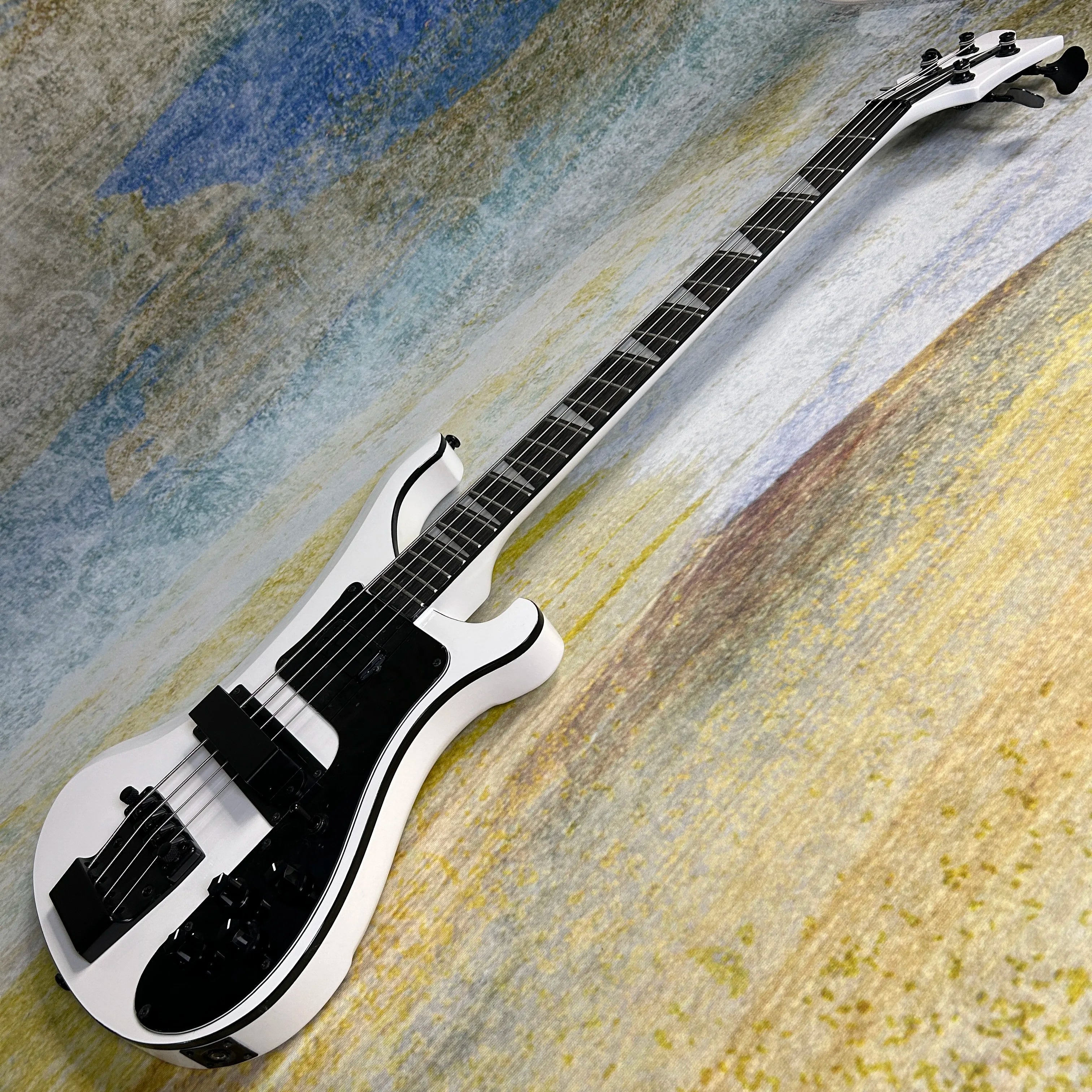 Hot Sale Electric Bass Guitars Ricken 4003 Model White Color Black Hardware